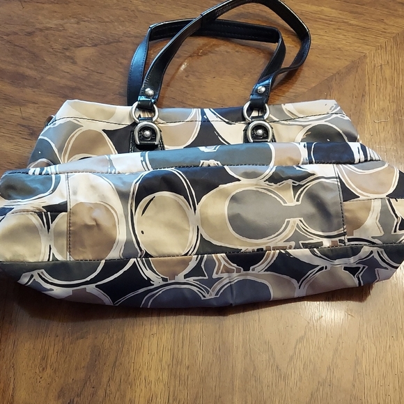 Spring Coach Purse - Picture 3 of 5